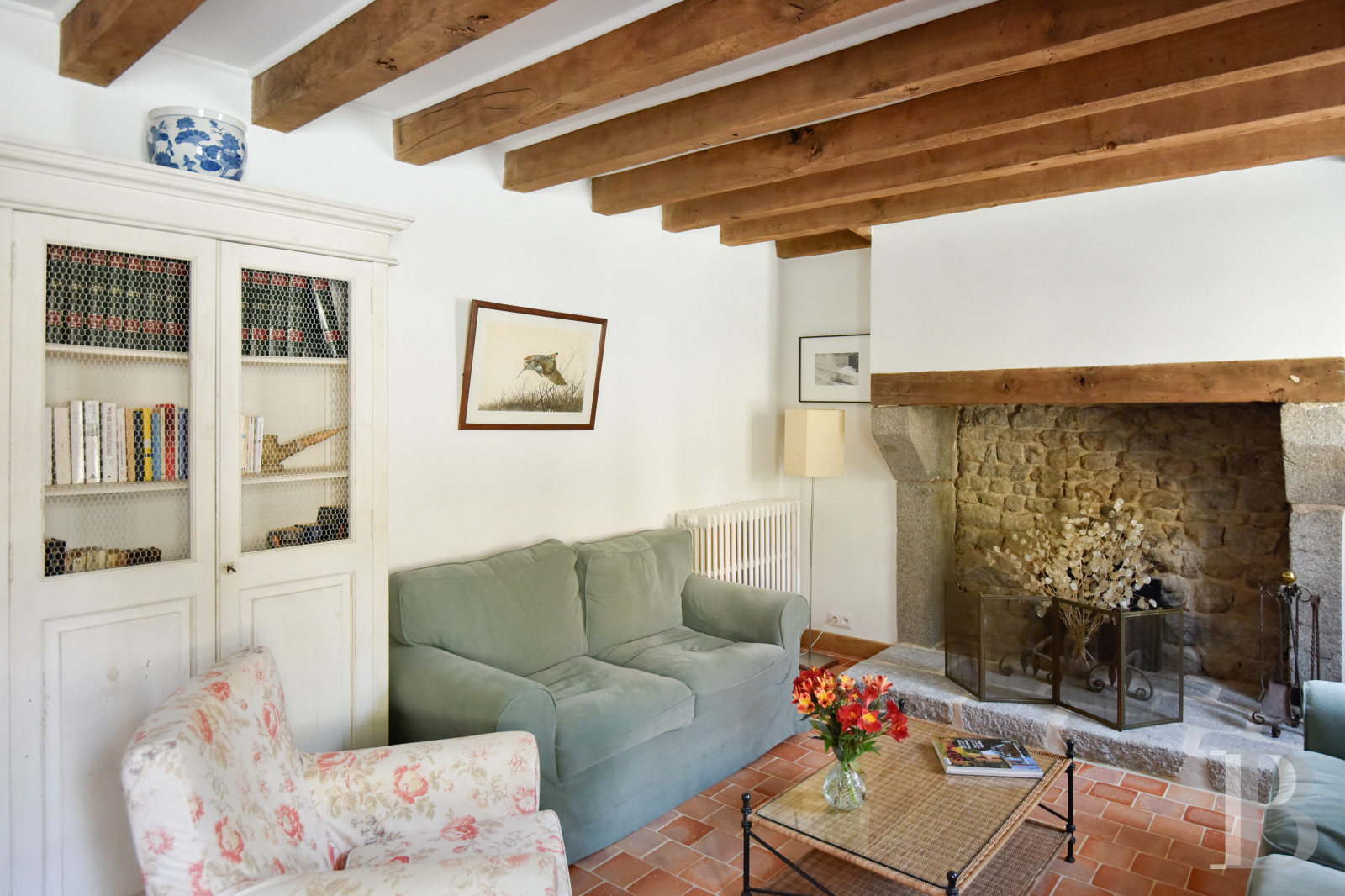 En Limousin, dans le sud-est de la Creuse et à proximité d’Aubusson, un logis indépendant du 17e siècle au centre d’une place forte médiévale,  - photo  n°14